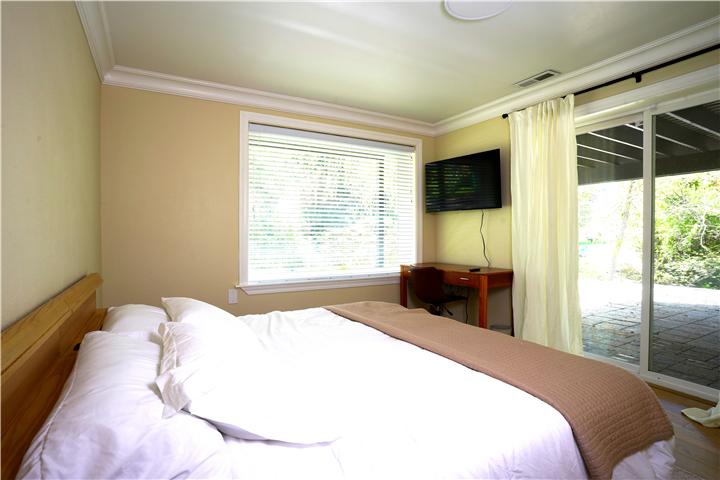 King bedroom with sliding door to the patio